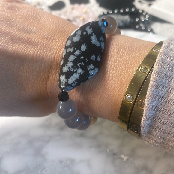 Snowflake obsidian & grey agate bracelet - Picture 2 of 4
